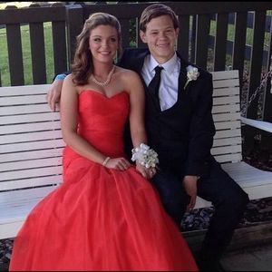 Meet your Posher, Elijah